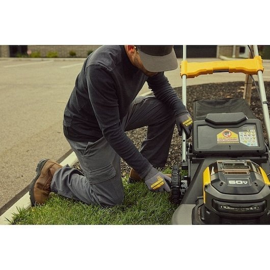 DeWalt 60V MAX 21″ Brushless RWD Self-Propelled Mower Kit DCMWSP700Y2 - Image 5