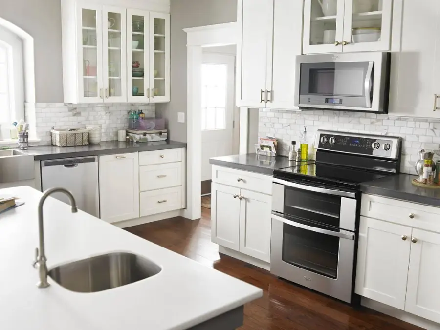 Whirlpool 6.7 Cu. Ft. Electric Double Oven Range with True Convection - Image 7