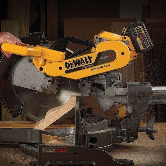 DeWalt FLEXVOLT 12 in 120V MAX Double Bevel Compound Sliding Miter Saw Kit - Image 3