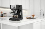 De’Longhi – Stilosa 15 Bar Pump Espresso Machine – Black and Stainless - Image 3